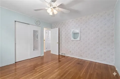 15 Hanley Lane Warren RI 02885