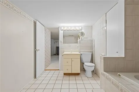 15 Hanley Lane Warren RI 02885