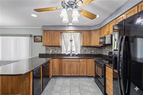 15 Hanley Lane Warren RI 02885