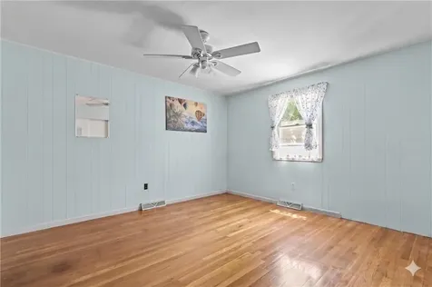 15 Hanley Lane Warren RI 02885