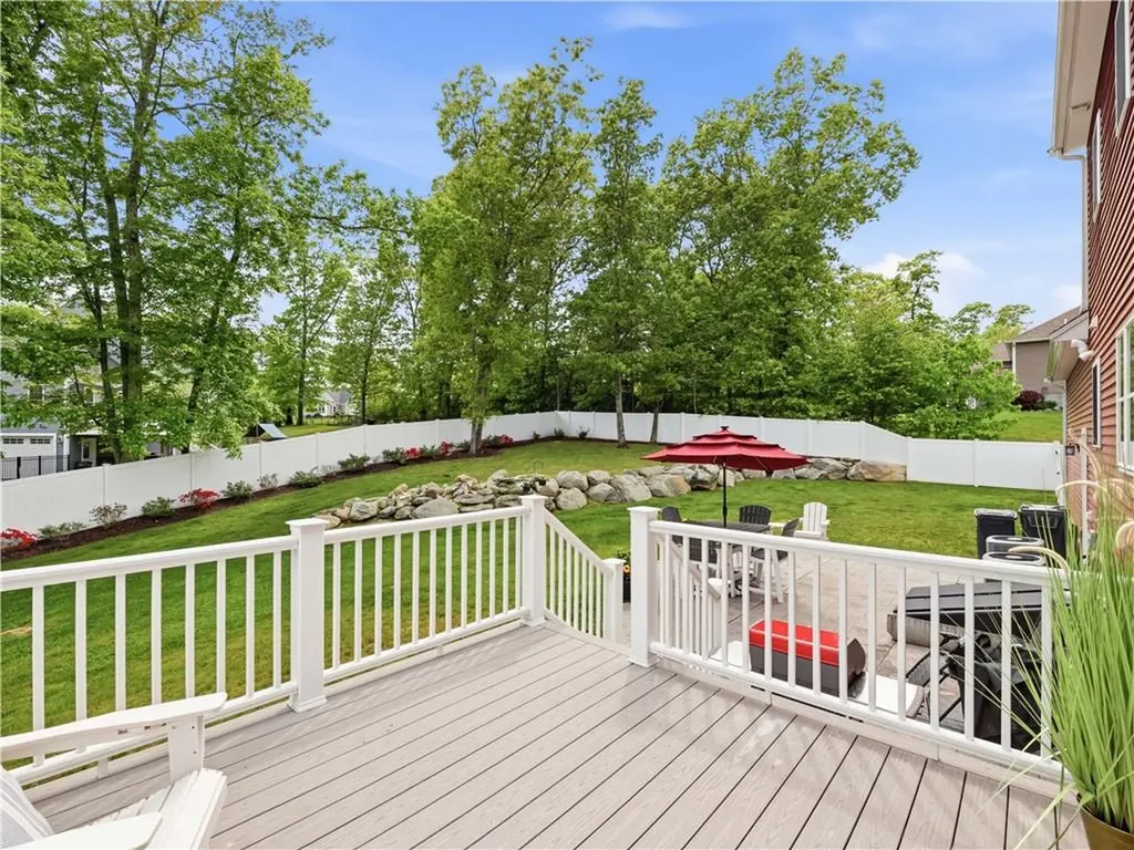 125 Winslow Way Swansea MA 02777