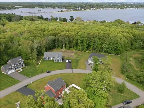 125 Winslow Way Swansea MA 02777