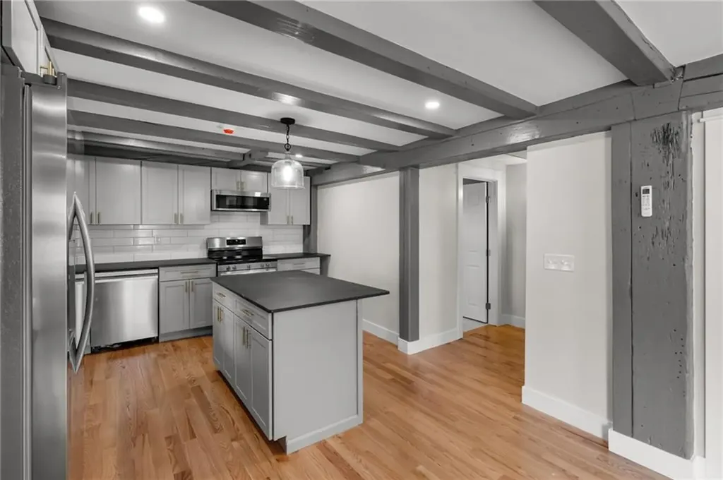 474 Thames Street Bristol RI 02809