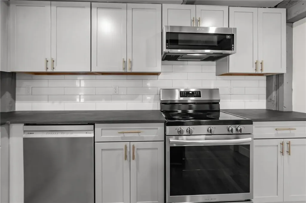 474 Thames Street Bristol RI 02809