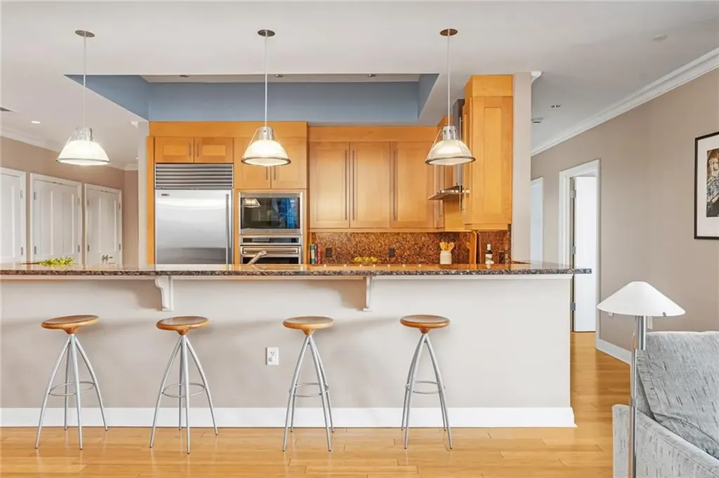 341 Thames Street Bristol RI 02809