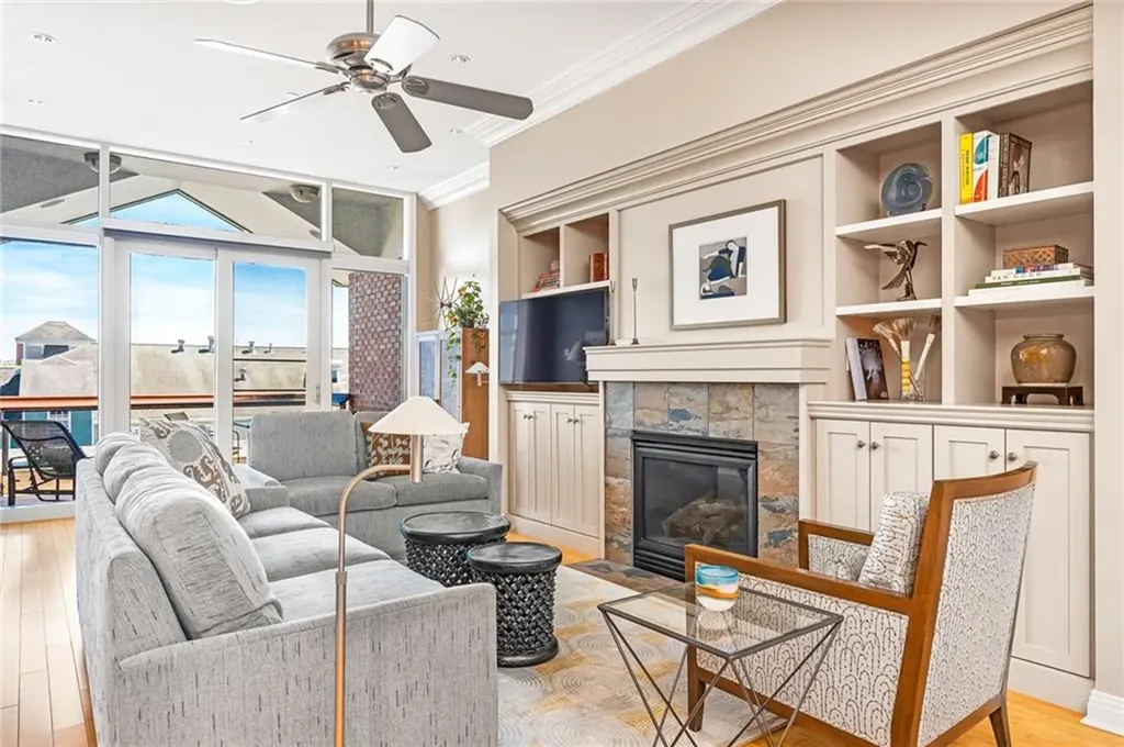 341 Thames Street Bristol RI 02809