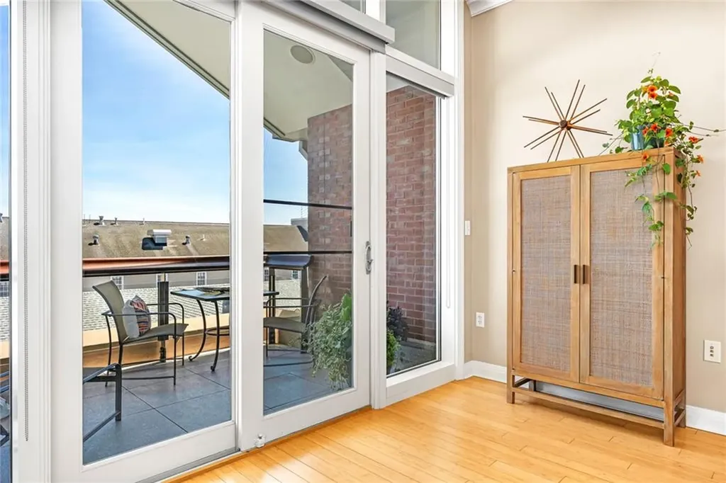 341 Thames Street Bristol RI 02809