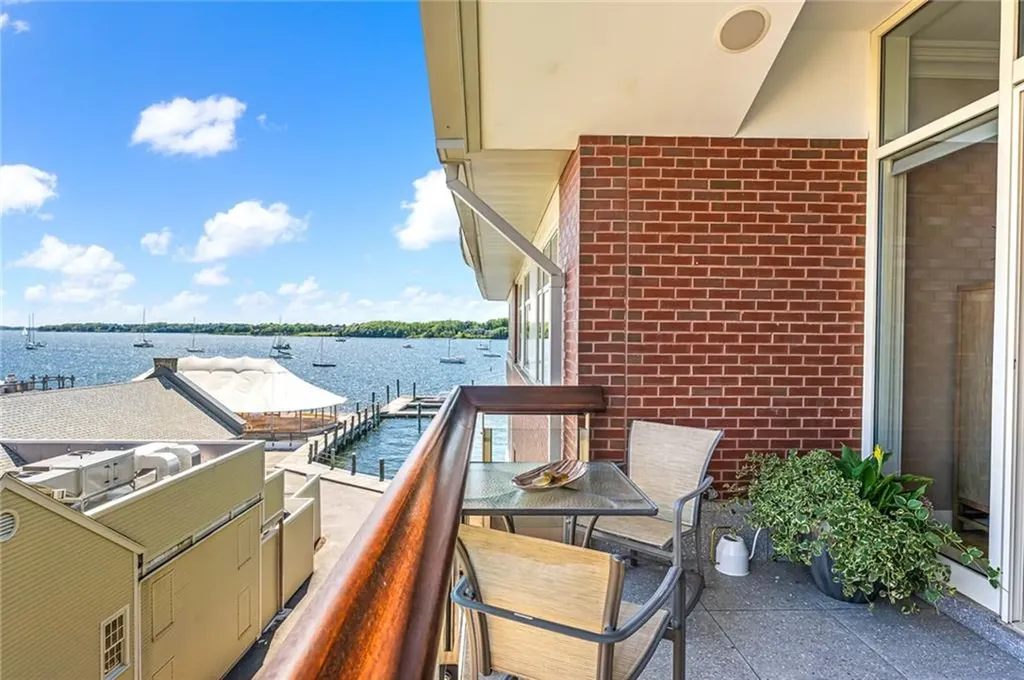 341 Thames Street Bristol RI 02809