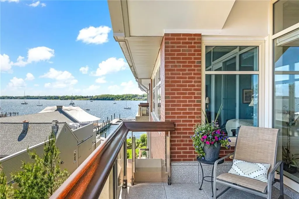 341 Thames Street Bristol RI 02809