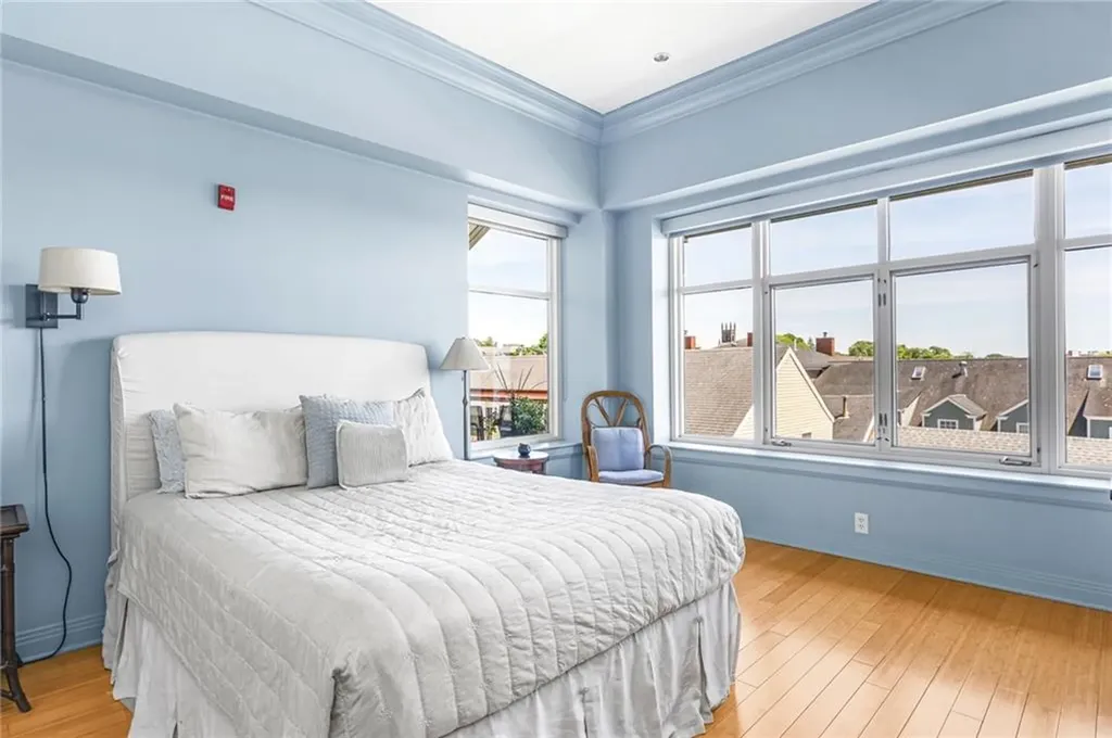 341 Thames Street Bristol RI 02809