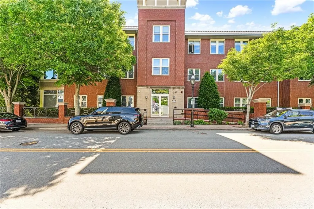 341 Thames Street Bristol RI 02809