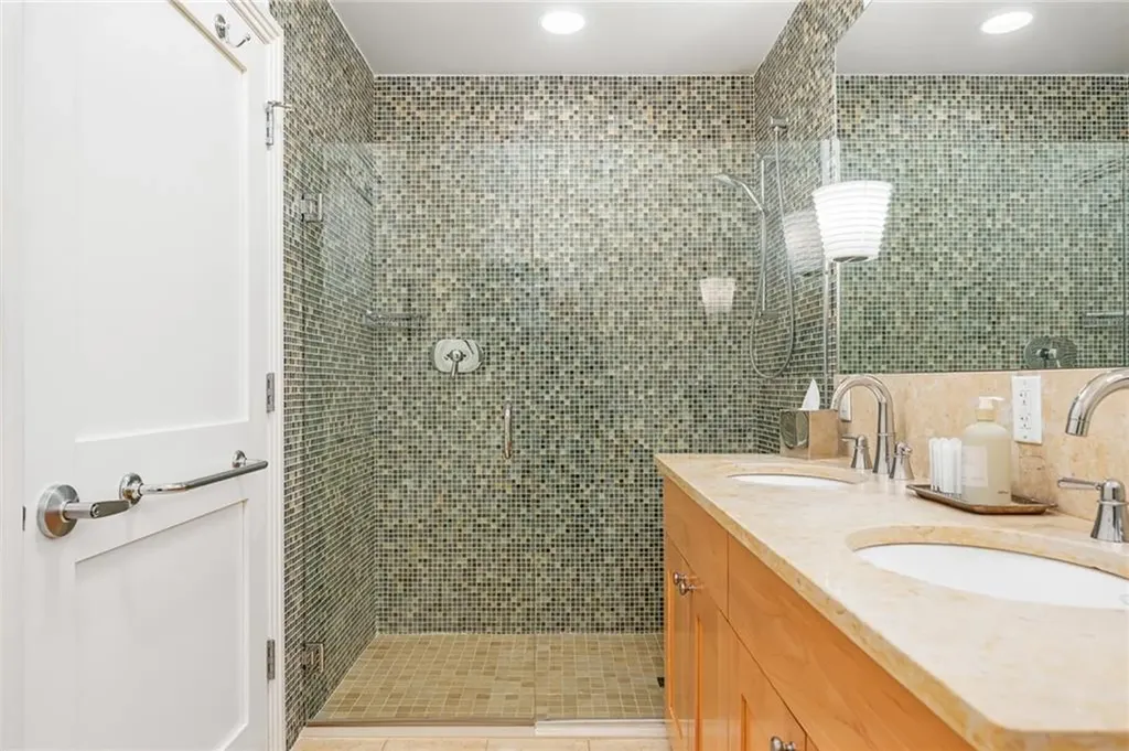 341 Thames Street Bristol RI 02809