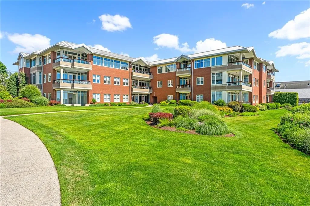 341 Thames Street Bristol RI 02809