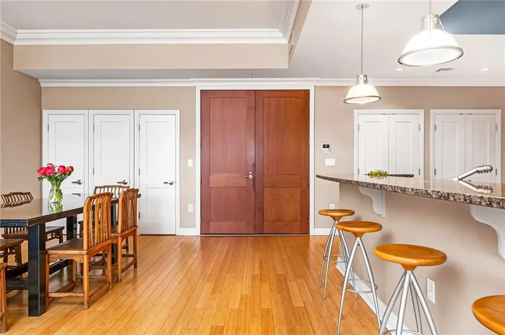 341 Thames Street Bristol RI 02809