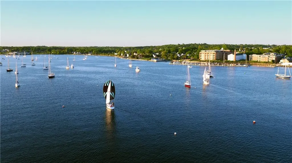 341 Thames Street Bristol RI 02809