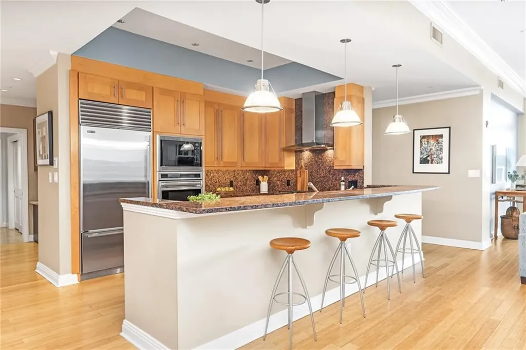341 Thames Street Bristol RI 02809