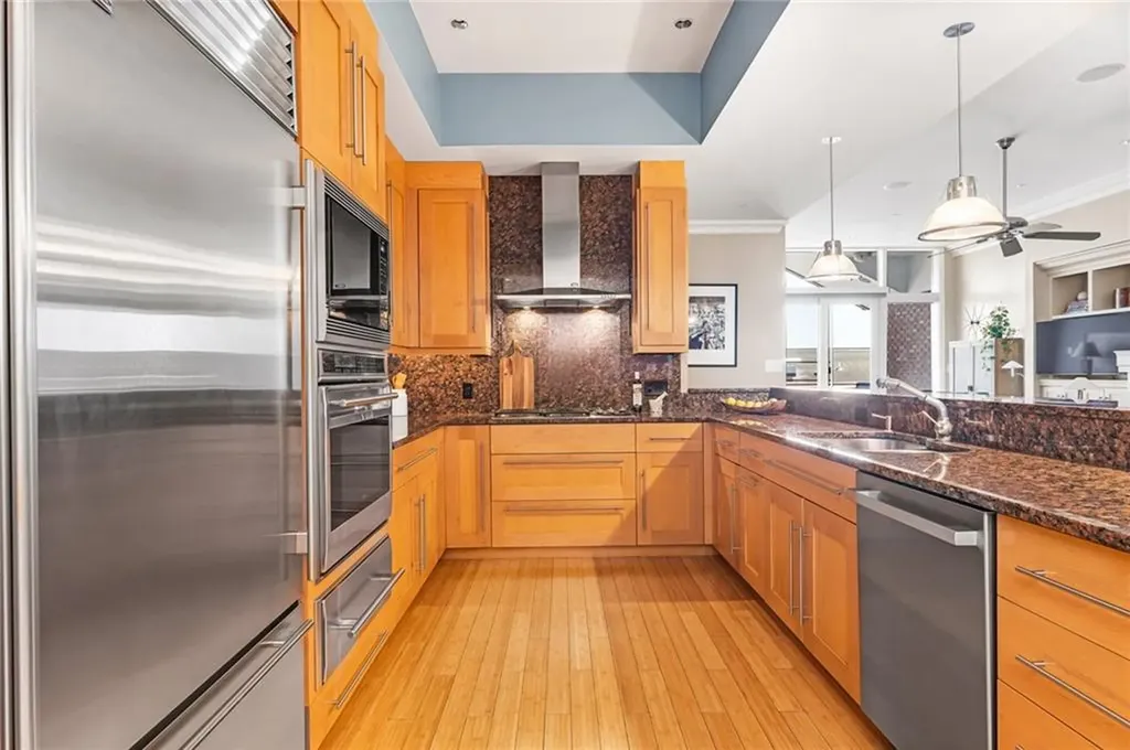 341 Thames Street Bristol RI 02809