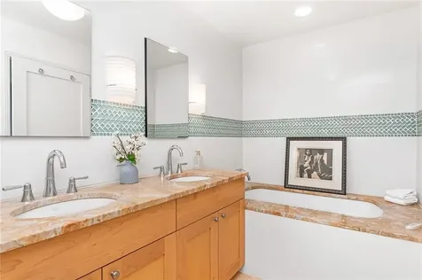 341 Thames Street Bristol RI 02809