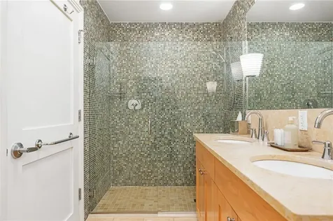 341 Thames Street Bristol RI 02809