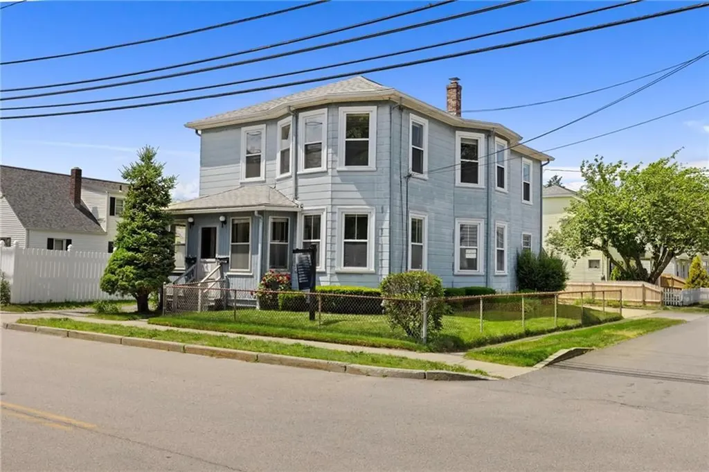 205 Pawtuxet Avenue Warwick RI 02888