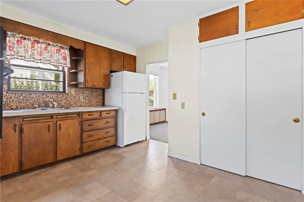 205 Pawtuxet Avenue Warwick RI 02888