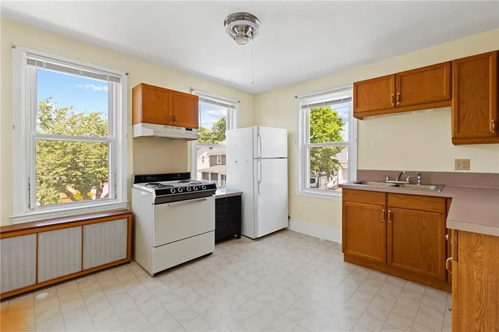 205 Pawtuxet Avenue Warwick RI 02888