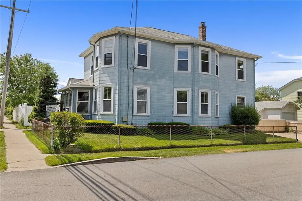 205 Pawtuxet Avenue Warwick RI 02888