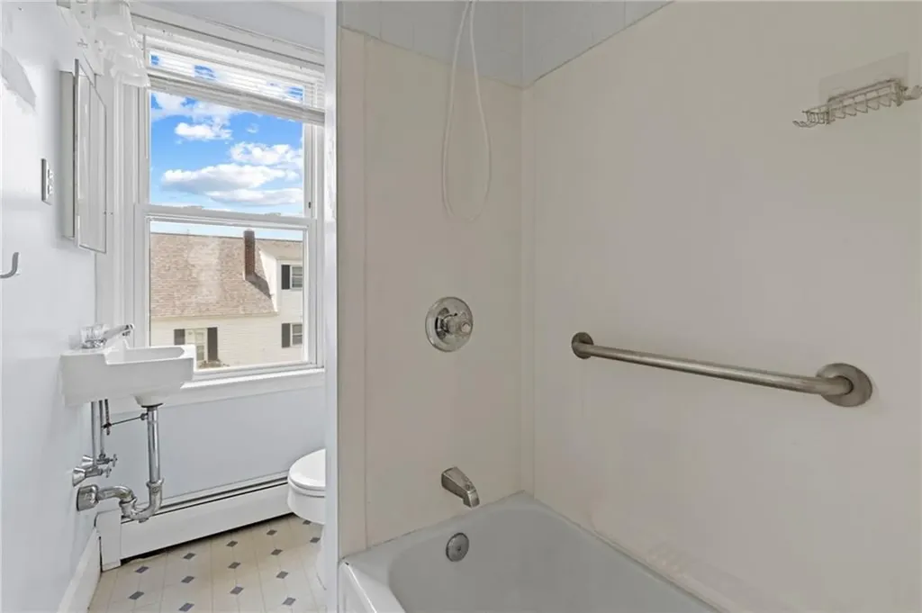 205 Pawtuxet Avenue Warwick RI 02888
