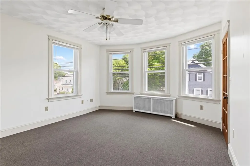 205 Pawtuxet Avenue Warwick RI 02888