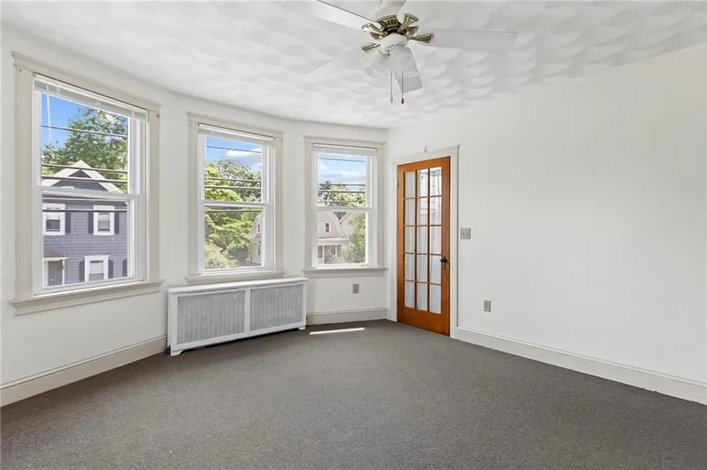 205 Pawtuxet Avenue Warwick RI 02888