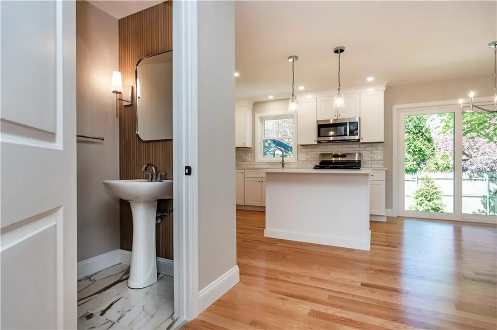 81 83 Cadora Avenue Warwick RI 02818
