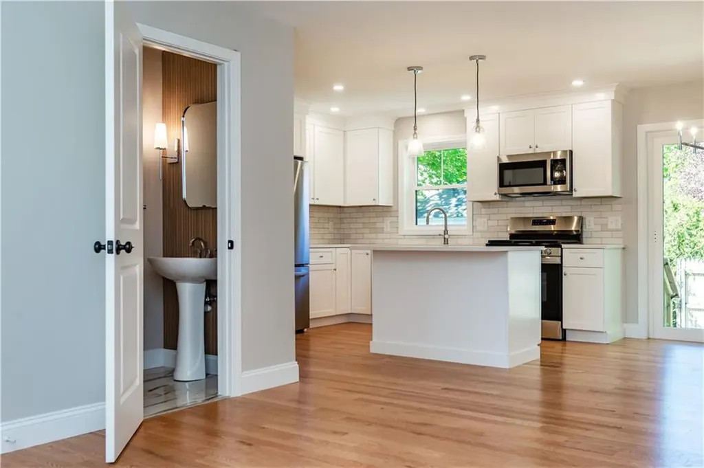 81 83 Cadora Avenue Warwick RI 02818