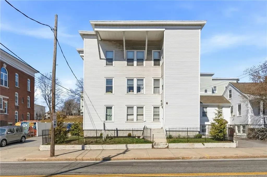 736 Social Street Woonsocket RI 02895
