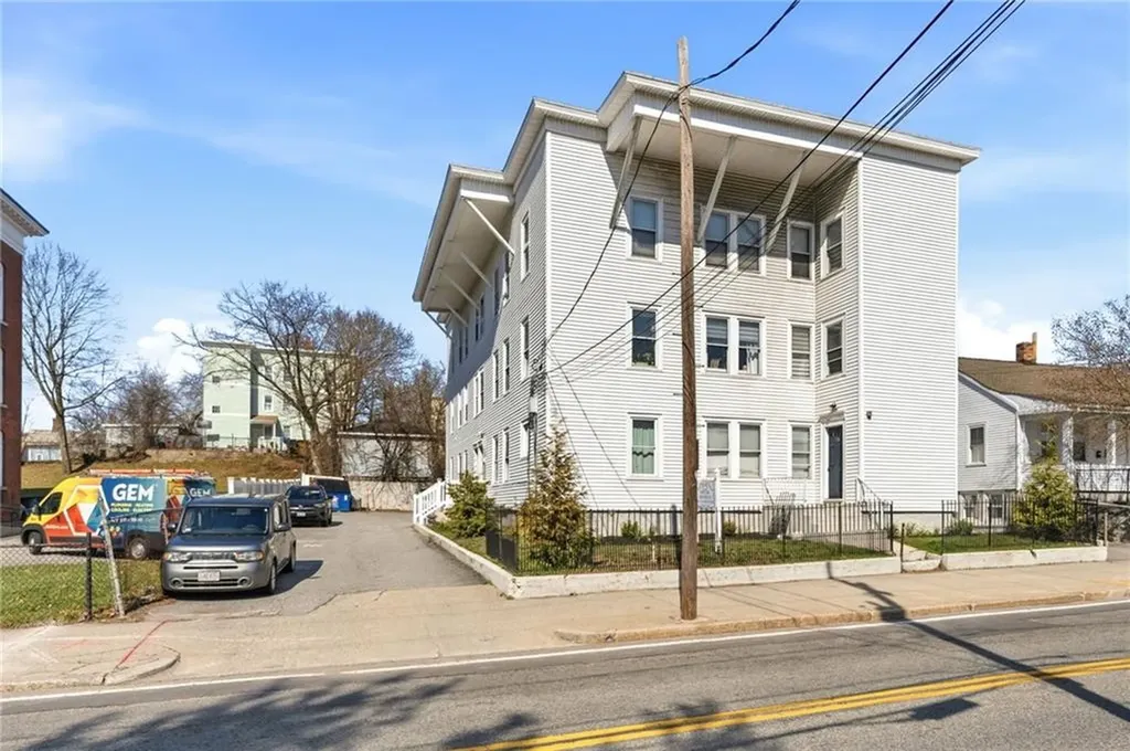 736 Social Street Woonsocket RI 02895