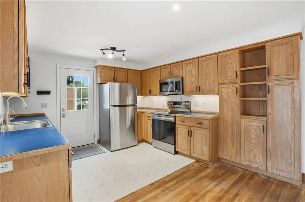 14 Dorothy Avenue Portsmouth RI 02871