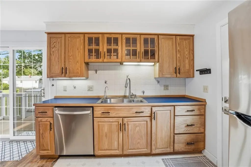 14 Dorothy Avenue Portsmouth RI 02871