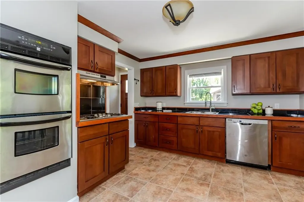 18 Hattie Avenue Smithfield RI 02828
