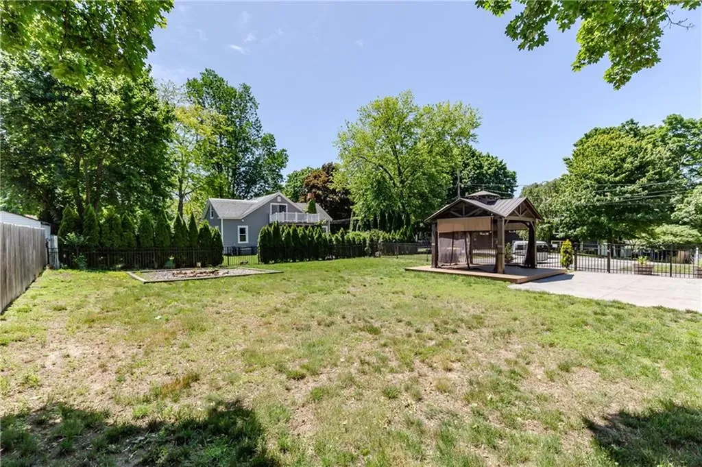 18 Hattie Avenue Smithfield RI 02828