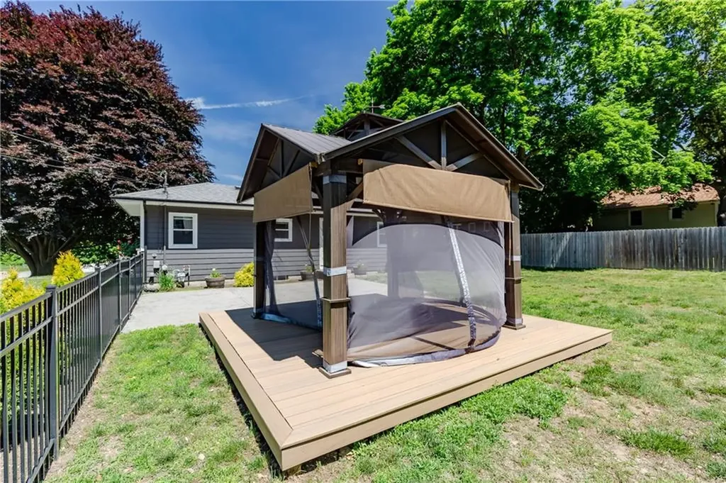 18 Hattie Avenue Smithfield RI 02828