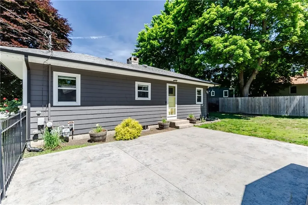 18 Hattie Avenue Smithfield RI 02828