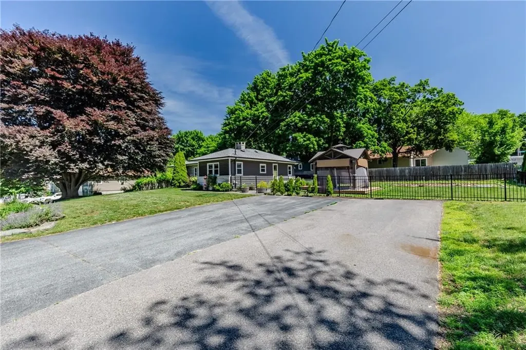 18 Hattie Avenue Smithfield RI 02828