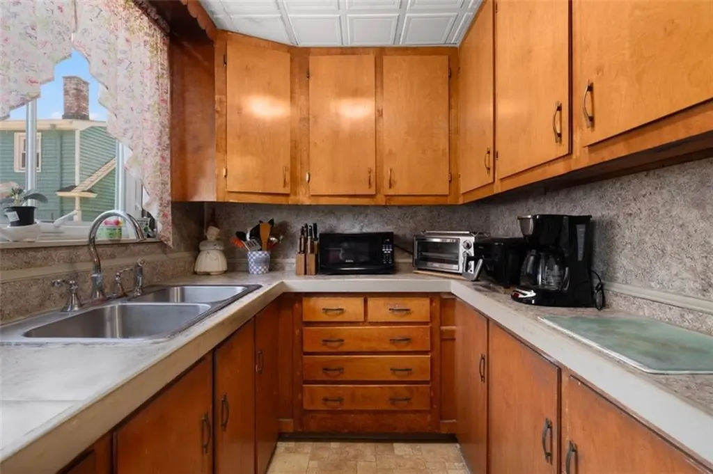 20 Bainbridge Avenue Providence RI 02909