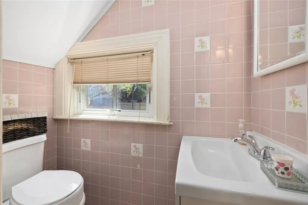 20 Bainbridge Avenue Providence RI 02909