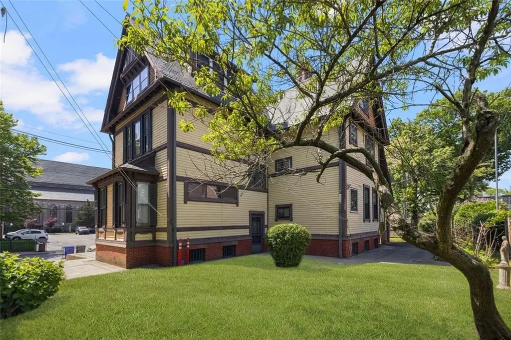 20 Bainbridge Avenue Providence RI 02909