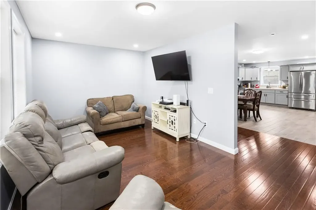 872 Branch Avenue Providence RI 02904