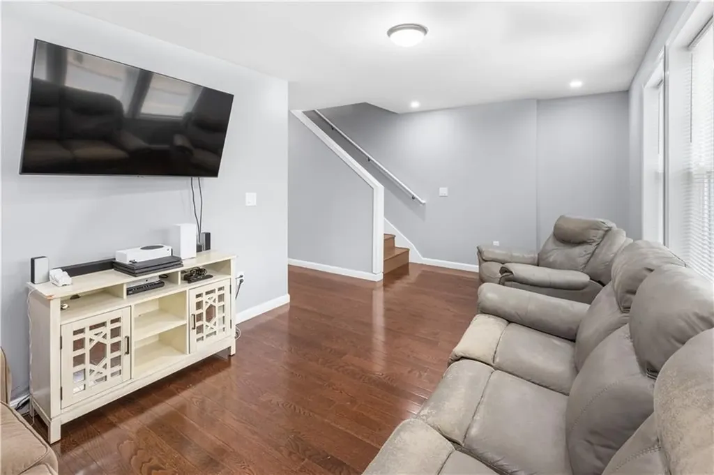 872 Branch Avenue Providence RI 02904