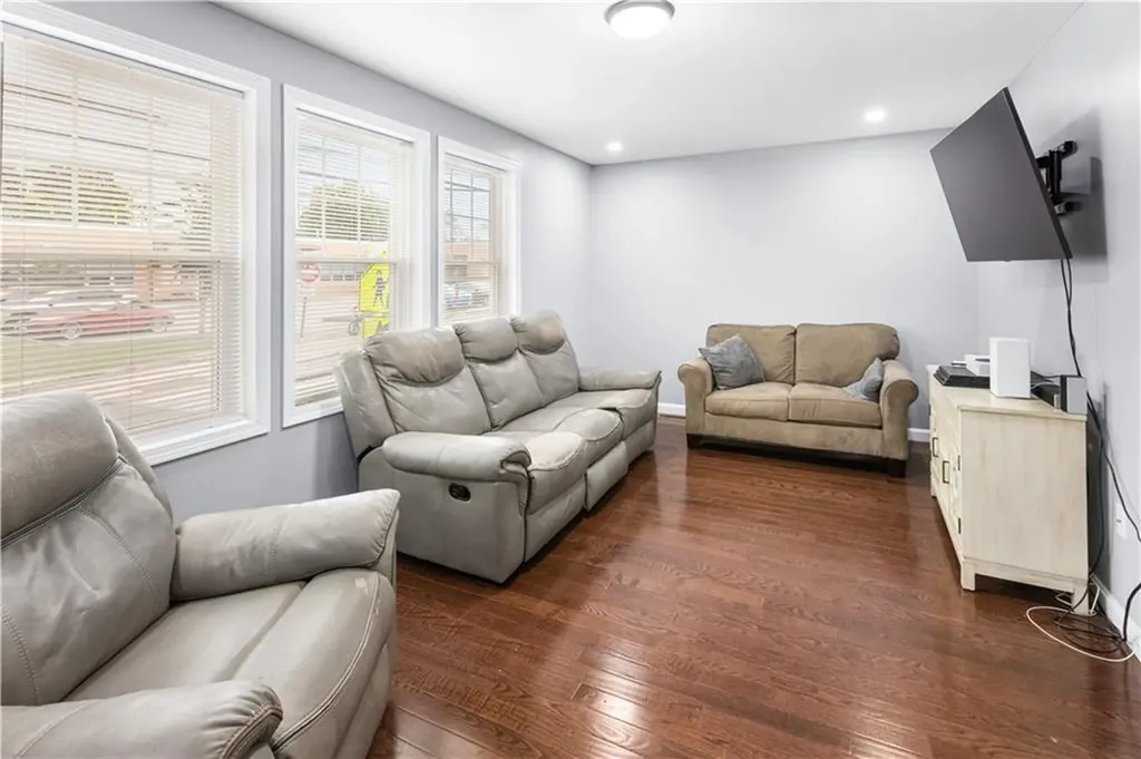 872 Branch Avenue Providence RI 02904