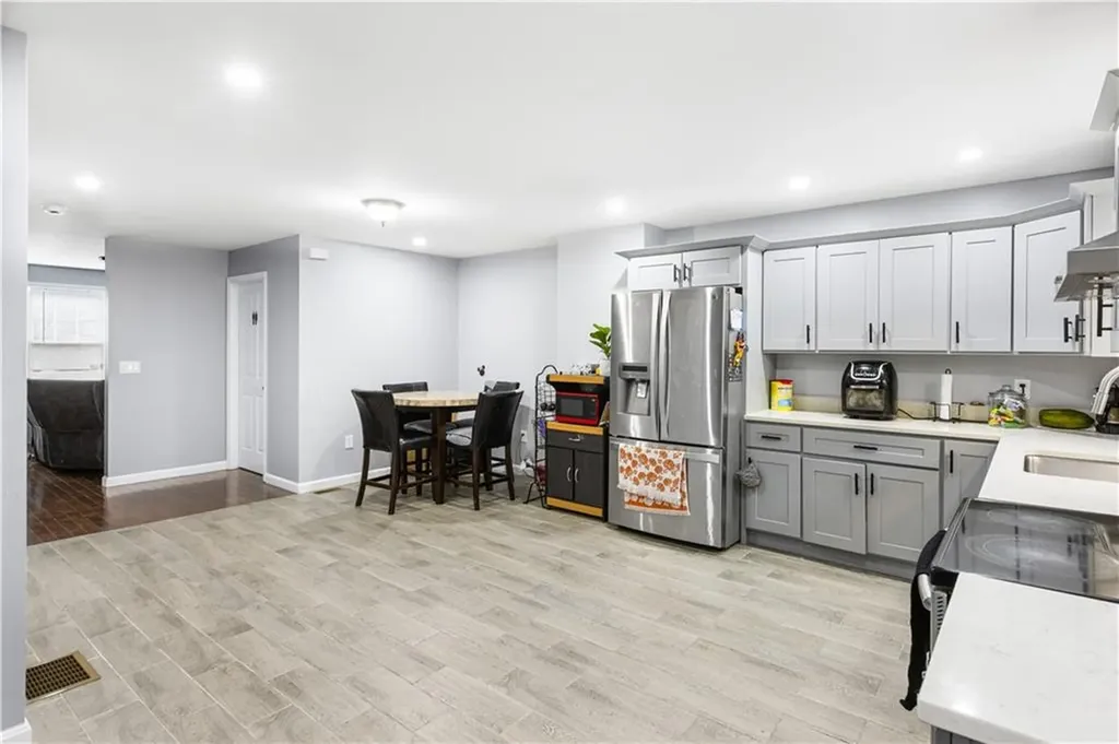 872 Branch Avenue Providence RI 02904