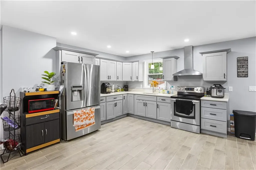 872 Branch Avenue Providence RI 02904