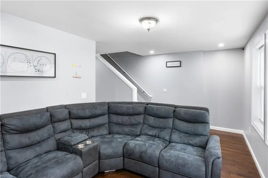872 Branch Avenue Providence RI 02904